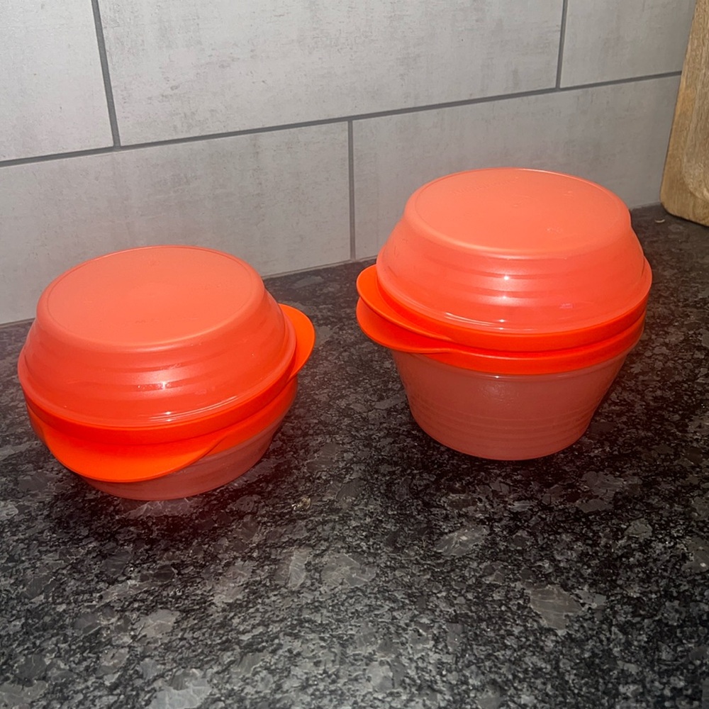 Duo bowls by Tupperware. Interlocking Perfect for leftovers or breakfast…